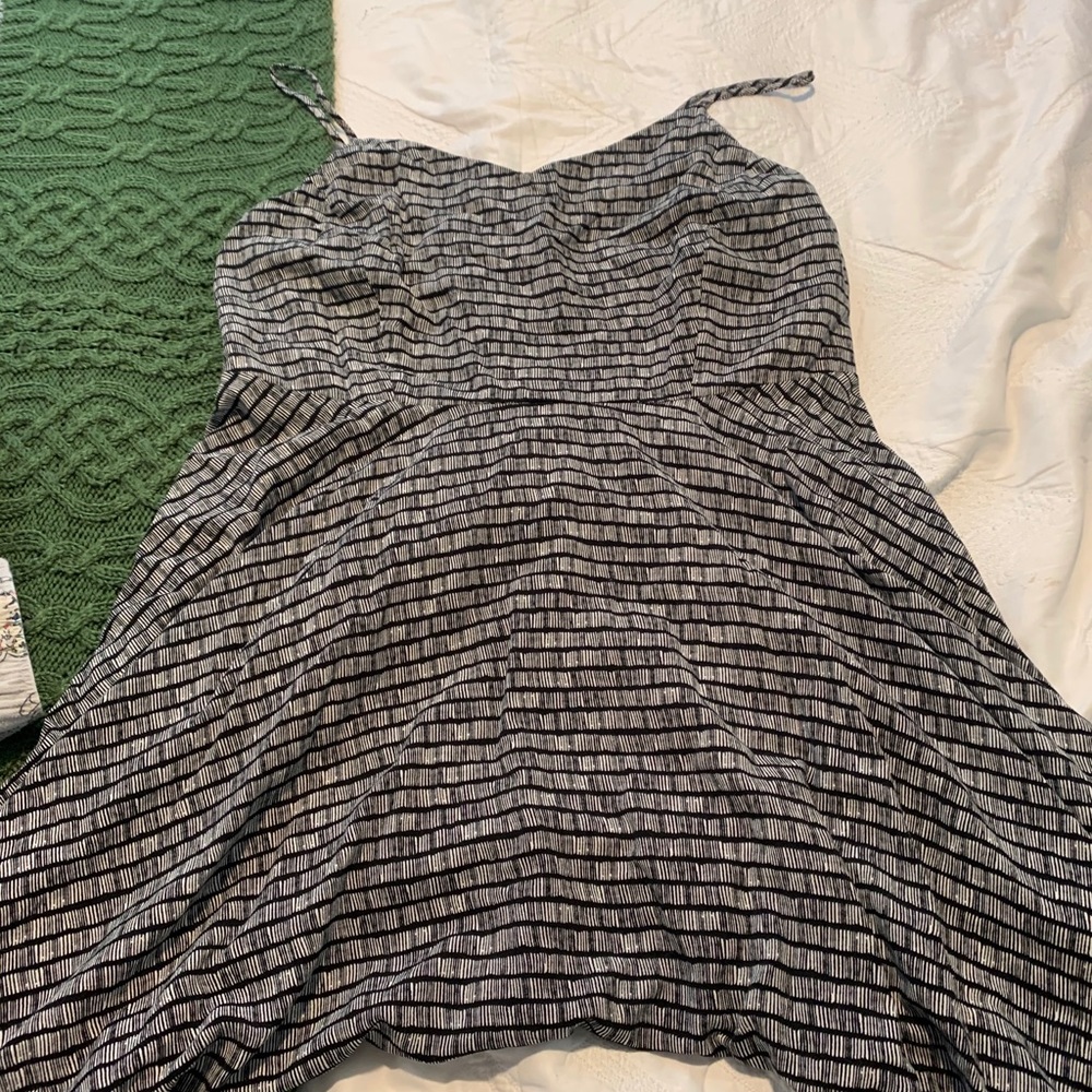 Old Navy black and white thin strap dress size xl